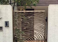 Enlace a Una puerta con forma de huella dactilar