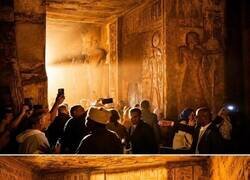 Enlace a Dos veces al año el sol ilumina el rostro de Ramsés II en Abu Simbel