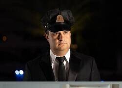 Enlace a Lleva 15 años disfrazándose de Tom Hanks en Halloween