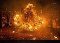Enlace a Theyyam, una antigua forma de arte ritual de la India