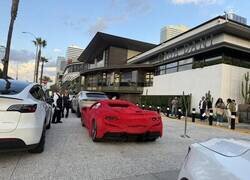 Enlace a El Furrari: un Ferrari cubierto de pelo visto en Los Ángeles