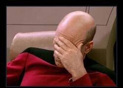 Enlace a El facepalm de Picard es hoy la cara de todos los fans de Star Trek