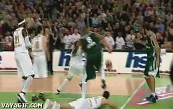 pisar,cabeza,baloncesto