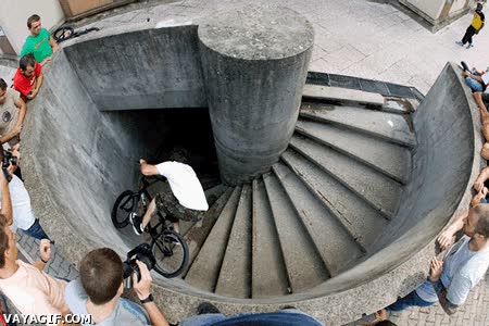 win,wall,ride,increíble,escaleras,caracol,biker,bicicleta