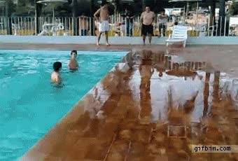 piscina,niño,caer