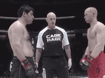 zas,traicion,toda,puñetazo,la,en,boca,a