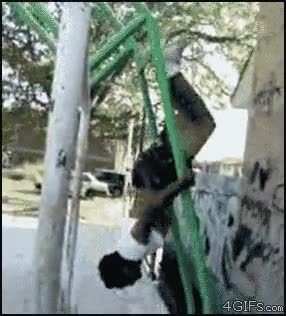 hombre,fail,columpio,caida