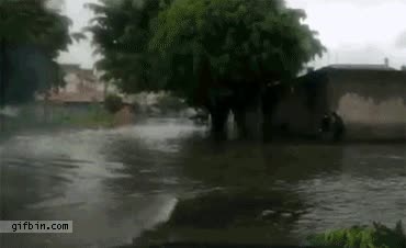 motocicleta,moto,inundacion,fail,caida,agua