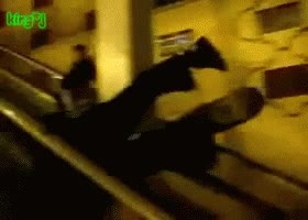 monopatin,fail,escaleras,caer,bajar,automaticas