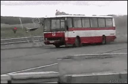 saltarse,valla,loco,autobus