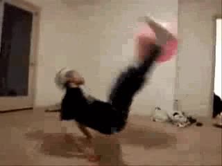 golpe,caída,fail,pelota,breakdance