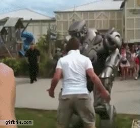 robot,hombre,pelea