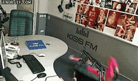 trabaja,radio,locutora,silla,caer,japon