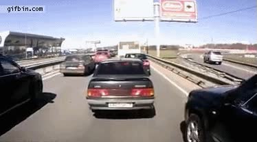 conducir,carril,coche,amenazar,apuntar,pistola