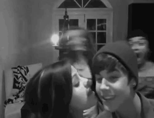 justin,selena,beso,corte
