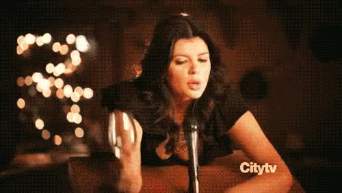 caida,brindis,beber,alcochol,borracha