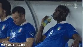 balotelli,futbol,italia,bebida