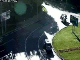 coche,fail,ca&iacute;da,rotonda