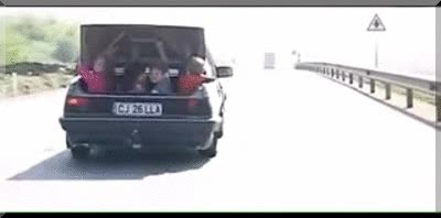 coche,hijos,maletero,insensato,conducir,inconsciente,solución