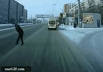 Rusia,cruzar,calle,fail,atropello