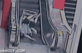 Subiendo escaleras mecánicas en silla de ruedas no es de ser muy inteligente silla de ruedas,subir,caer,mecánica