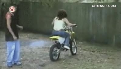 valla,hostiazo,chica,moto,fail