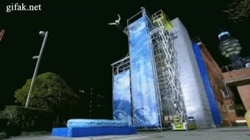 trampolín,panza,piscina,salto