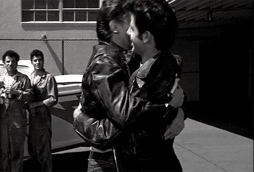 reencuentro,danny zucko,john travolta,grease,abrazo,expresión,colegas