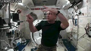 hombre,jugar,pelota,yo-yo,espacio