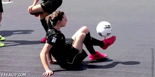 Vaya Gif Chicas Que Juegan Mejor A Futbol Que Tu