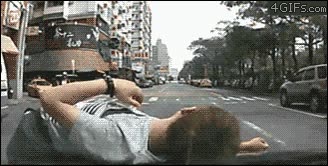 lanzarse,loco,coche,suicidio,fail,tipico de asia,atropello