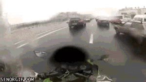 moto,despacio,chocar,calle,carretera,coches