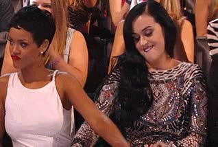 Katy Perry,manitas,mirada traviesa,Rihanna