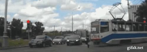 susto,suerte,alguien te cuida,hombre,tren,atropello