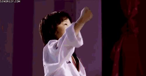 ni&ntilde;o,peque&ntilde;o,hostia,tobillo,patada