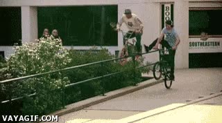 bicicleta,truco,envidia,celos,video,patada,golpe