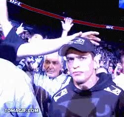 luchador,fan,aficionado,publico,robar,feel like a ninja,gorra