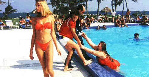 mojar,agua,tirar,trajado,piscina