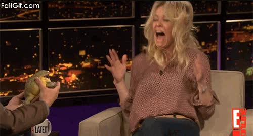 sapo,rana,cuidado,rubia,chica,animal,susto,miedo,pánico