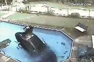 aparcar,bien,coche,saltar,piscina