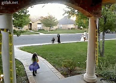 halloween,niña,asusta,araña,dulces