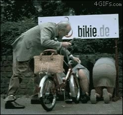 bicis,abuelo,bicicleta,parking,aparcamiento
