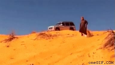 pickup,furgoneta,camioneta,nissan,sotana,bajar,caerse,sacerdote