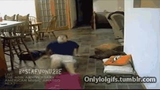 patinar,surfear,surf,cojin,correr,niño,resbalar,caer