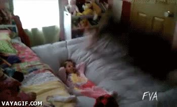 padre,gordo,papa,nena,paraiso,colchon hinchable,rebote,cama