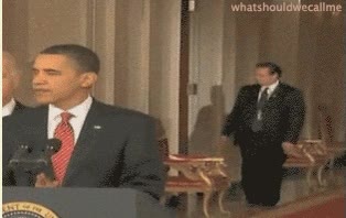 expresiones,paso de entrar,habitación,me vuelvo,me hago el loco,obama,discurso,estrado