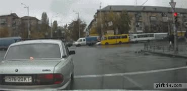 tráfico,cruzar,abuelas,locas,coches,carretera