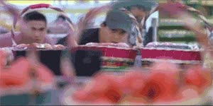 amigo,disimular,novia,desconfianza,esconderse,seguir