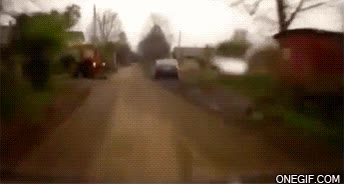 paso,que es?,coche,gente,casas,chocar,accidente