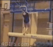 ni&ntilde;a,torpe,barra fija,gimnasta,fail,gimnasia,a punto de caer